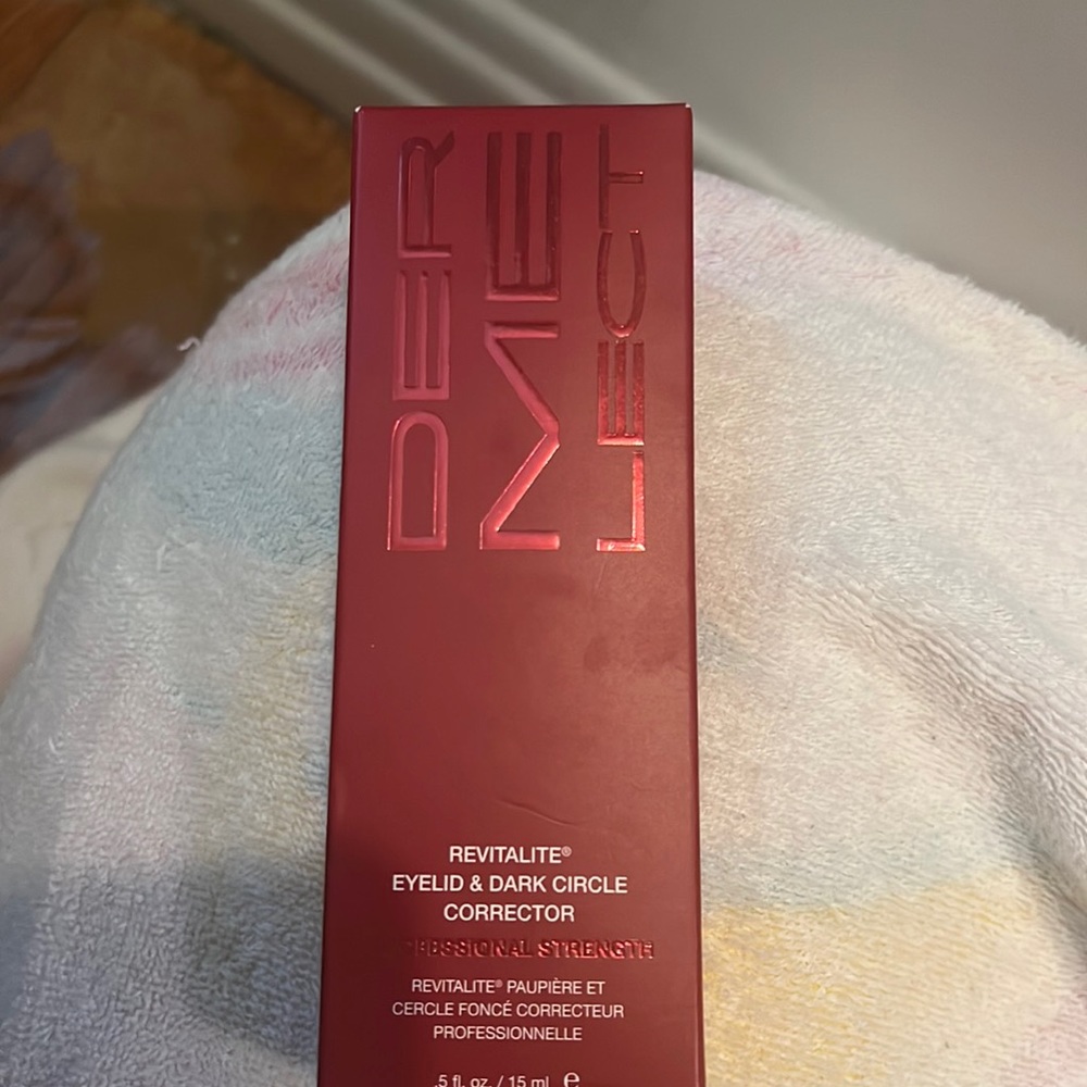 Dermelect REVITALITE PROFESSIONAL
Eyelid & Dark Circle Corrector (NEW)